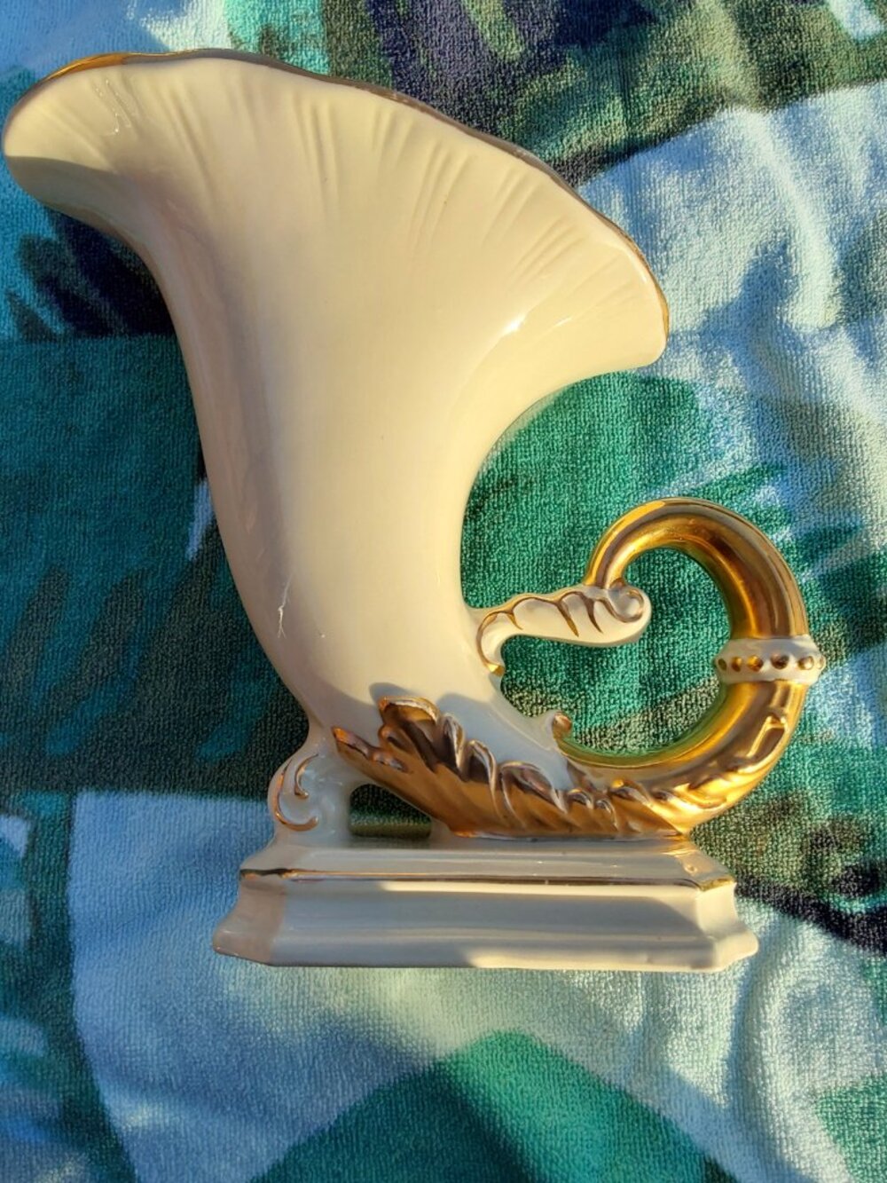 GORGEOUS VINTAGE HORN OF PLENTY WITH GOLD - Picture 5 of 15